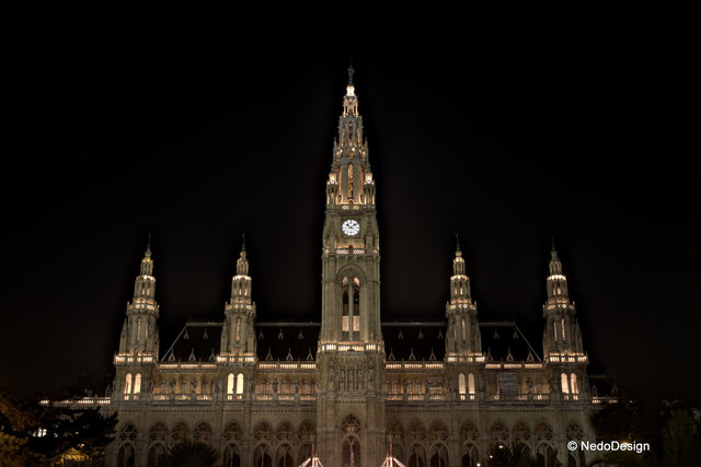 Wr. Rathaus @ Night