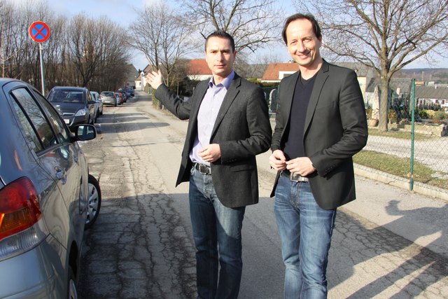 Lokalaugenschein in der Feldstraße von SPÖ-Landesgeschäftsführer Robert Hergovich und Vizebgm. Günter Kovacs im Jänner 2011