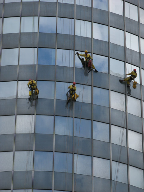 Fensterputzer am Millenium-Tower