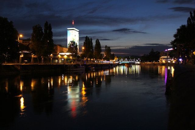 Kanal bei Nacht