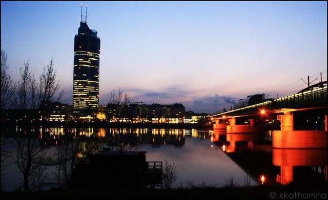 Wien 1200 - Millenium City - Himmel + Beleutung beachten :-)