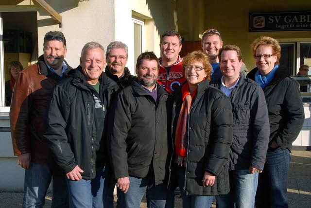 Foto – G. Glazmaier (von links nach rechts):  GR Christian Sipl, GR Rupert Winkler, FF Kommandant Christian Fischer, FF Kdt. a.D. Robert Kolar, GR Robert Schreiner, GGRin  Angelika Bukac,  GR und SV Gablitz Obmann Andreas Forche, GR Klaus Frischmann, GGRin  Ingrid Maygraber | Foto: Gerhard Glazmeier