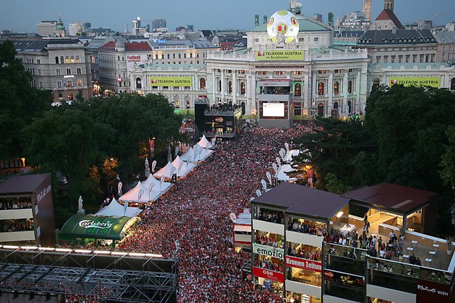 Rathausplatz_Euro_2008