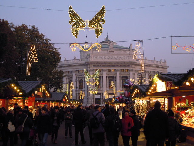 Es weihnachtet in Wien, Christkindlmarkt am Rathausplatz