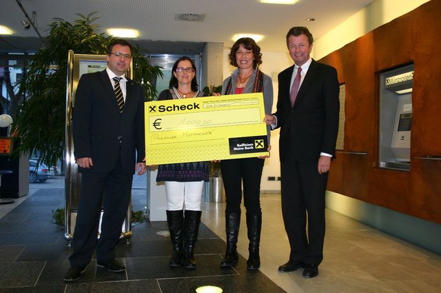 Raiba-Direktor Johann Quehenberger, pimuma-Obfrau Friederike Rohrmoser, ihre Stellvertreterin Beate Mondrè und Georg Eder