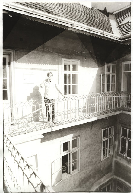 Unser Wien: Deutscher Tourist im Hinterhof