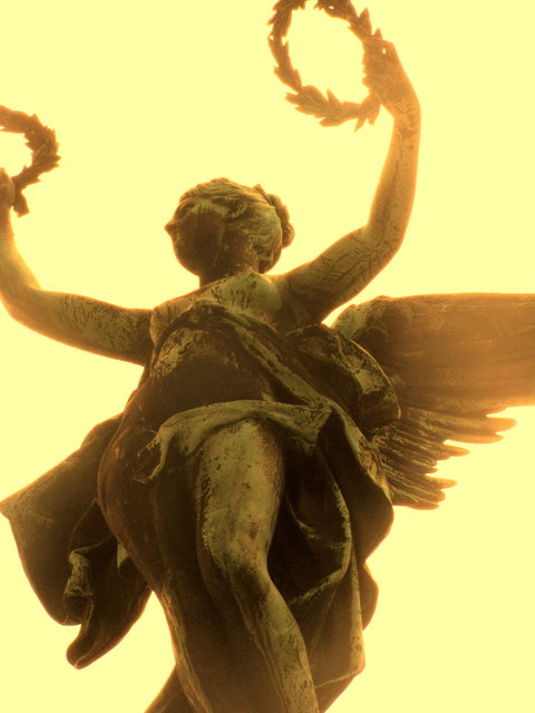 Statue am Maria- Theresien- Platz