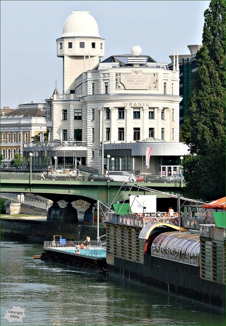 Urania mit Badeschiff