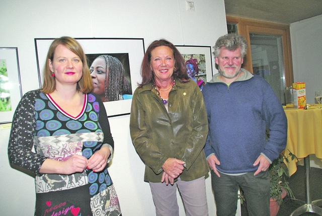 Auftakt zur Kampagne: Filmschauspielerin Liese Lyon, Obfrau Renate Magerle und  Fotograf Manfred Wimmer (li.).