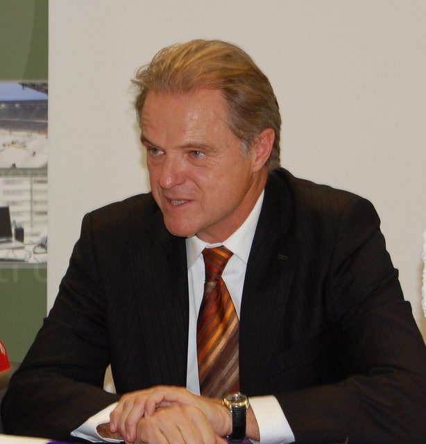 Peter Svetits gab heute bei einer Pressekonferenz im Wörhersee-Stadion eine Stellungnahme zu den bisherigen Ereignissen ab | Foto: Weichboth