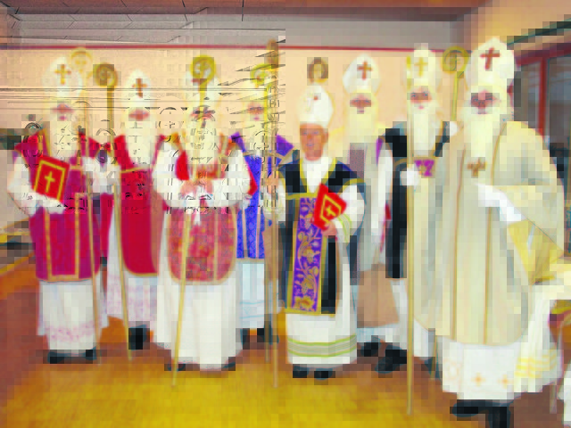 Die Gebote der Nächstenliebe, Hilfsbereitschaft und Güte tragen diese Nikoläuse in Spittal weiter