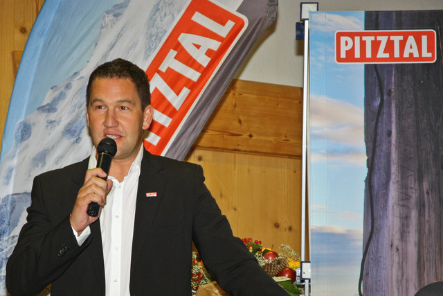 TVB Pitztal Obmann Rainer Schultes eröffnet die Vollversammlung