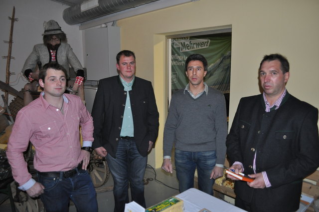 Im Bild von links Geschäftsführer Hannes Esterhammer, Obmann Walter Kreidl, Herr Kerschhaggl und Gastrobetreuer Thomas Heim