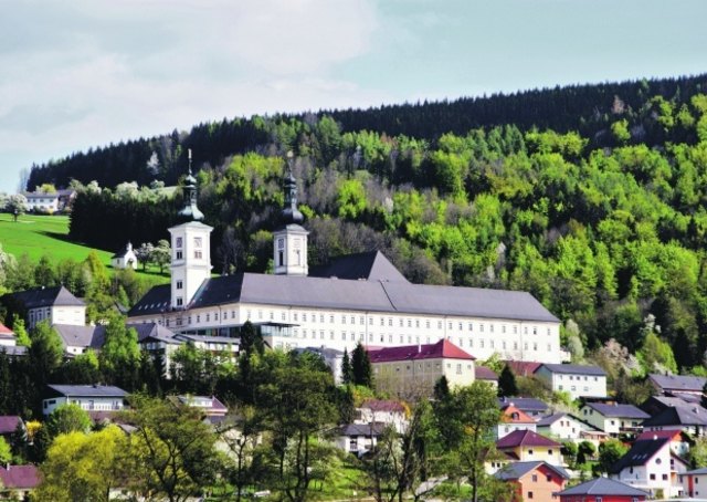 Das Zisterzienserstift beherbergt die einzige Klosterkäserei Österreichs und produziert verschiedene Sorten von &#8222;Schlierbacher K | Foto: Staudinger