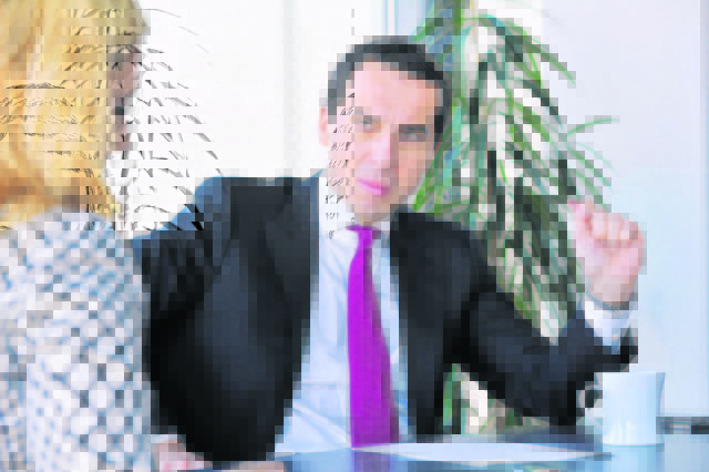 ÖBB-Chef Chr. Kern im Interview mit Chefredakteurin K. Strobl: „In der Schweiz gibt es einen politischen Willen zur Bahn.“ | Foto: Schalk