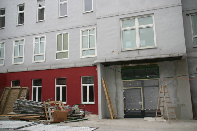 Der Eingang vom Kundenparkplatz