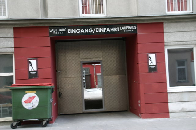Der Eingang des Laufhauses in der Angeligasse