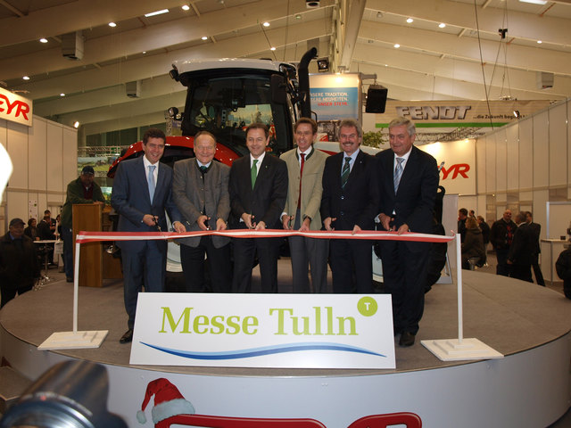 Bürgermeister Peter Eisenschenk, Präsident der Landwirtschaftskammer Niederösterreich Hermann Schultes, Land- und Forstwirtschaftsminister Niki Berlakowich, Club-Landtechnik-Obmann Rudolf Dietrich, Landesrat Karl Wilfing, Landtagsabgeordneter Alfred Riedl