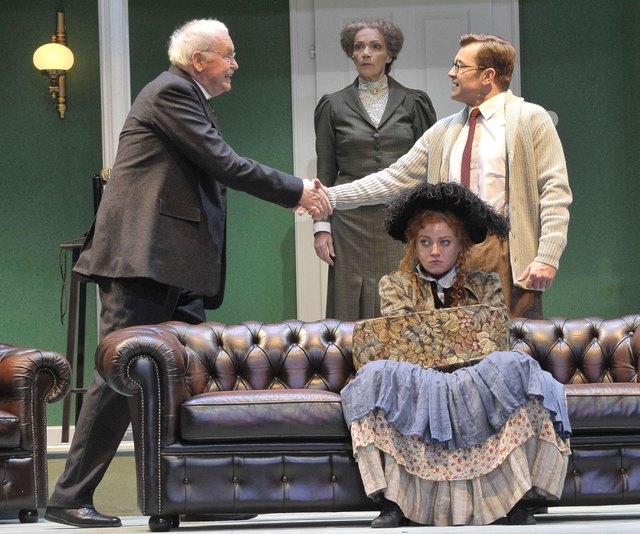 „My Fair Lady“: Nadine Zeintl (vorne), Rudolf Zollner, Hanne Rohrer, Matthias Freihof (v. li.), ab Donnerstag am Stadttheater Klagenfurt | Foto: H.Bauer/Stadttheater