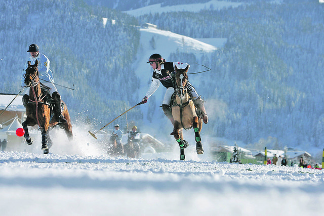 Eine Woche vor den Hahnenkammrennen kommen die Polospieler zu ihrem Gastspiel nach Reith. | Foto: kitzalps.com