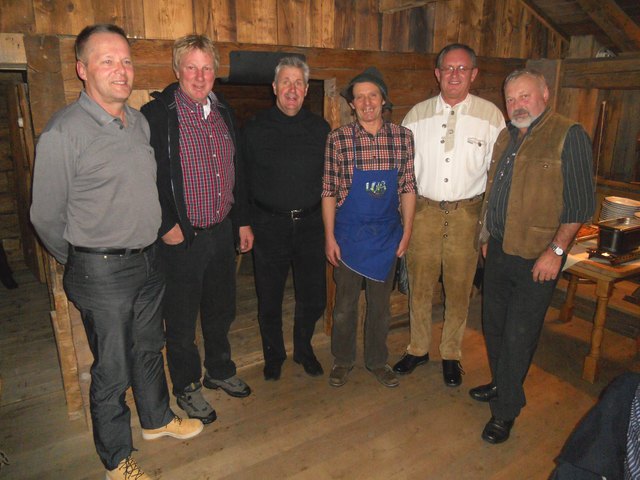 Manfred Etzelstorfer, Vize-Präs. Franz Nail, Bgm. Ernst Schwaiger, Kabarettist „Luis aus Südtirol“, TRV-Präsident Raimund Burger und TVB-Obm.-Stv. Josef Lackner bei der JHV vom Trabrennverein Kirchdorf
