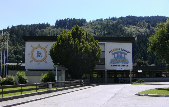 Hier ist sie noch in „altem Gewand“, die NMS Lurnfeld. 2012 folgen Bauarbeiten in Rennweg und Dellach