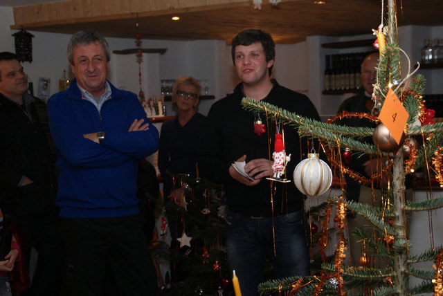 Erwin Klinger Lions Club Präsident von West Tirol und Stefan Mair freuten sich über den ersteigerten Erlös.