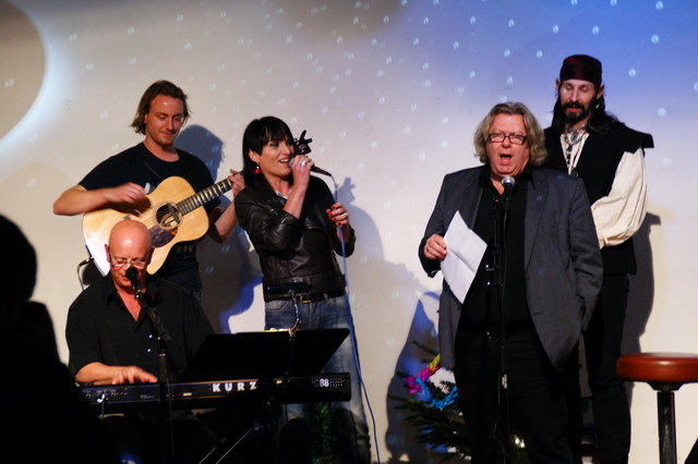 Gary Lux, Markus Schlesinger, Cleo Ruisz, Magier Mandom