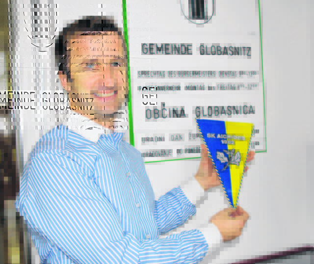 Als Amtsleiter der Gemeinde Globasnitz ist Alois Opetnik (46), auch Obmann des SK Posojilnica Aich/Dob, stets am Ball