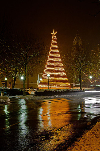 Weihnachtsstimmung in Hall - im Hintergrund der Münzturm