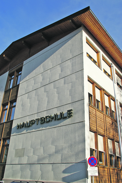 Am Kopfende der HS könnte die unterirdische Heizanlage entstehen.