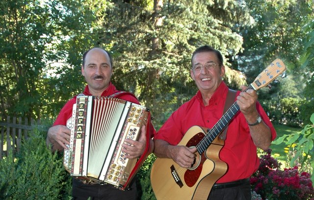 Jahrhundert machten die Italiener von spanischen Invasoren damit Bekanntschaft und bernahmen es als cotletta alla milanese, das Kotelett auf Mailnder Art Start (Schnitzlplatzl Berndorf)