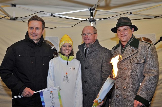 Thomas Stangassinger, Marlena Angerer, Bgm. Dr. Christian Stöckl und Sportstadtrat Dr. Georg Angerer