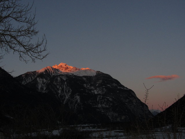 unser Hausberg ..der Hochstadel in Richtung Lienz mit dem Tiroler Tor zeigt uns  heute das schöne Wetter an