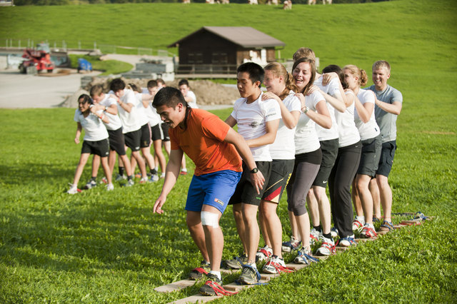 Teamaufgaben beim Auswahlcamp für die USA Expedition, September 2011 | Foto: Dmitry Sharomov/Mike Horn