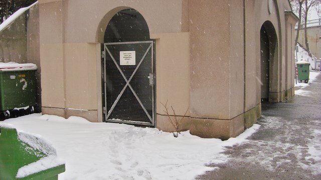 Hat hier die Wiener Wohnen Hausbetreuung aufs räumen  vergessen???