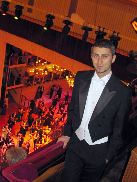 Tanzschul-Inhaber Ismet Özdek bei einem Besuch des Opernballs im Vorjahr. | Foto: privat