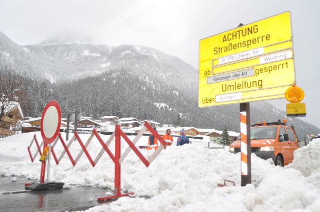 Anfang voriger Woche musste die Loferer Bundesstraße bei Waidring Richtung Lofer gesperrt werden.