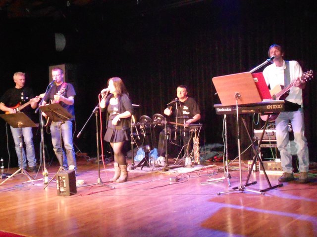 Die heimische Live-Band „Die Weisen“ tritt bei der 7-Jahres-Party am Freitag, 27. Jänner ab 21 Uhr im Dorfsaal in Kirchdorf auf.