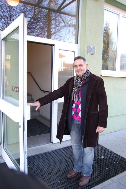 Schärdings SPÖ-Stadtrat Günter Streicher möchte die Tür für eine Krabbelstube öffnen.