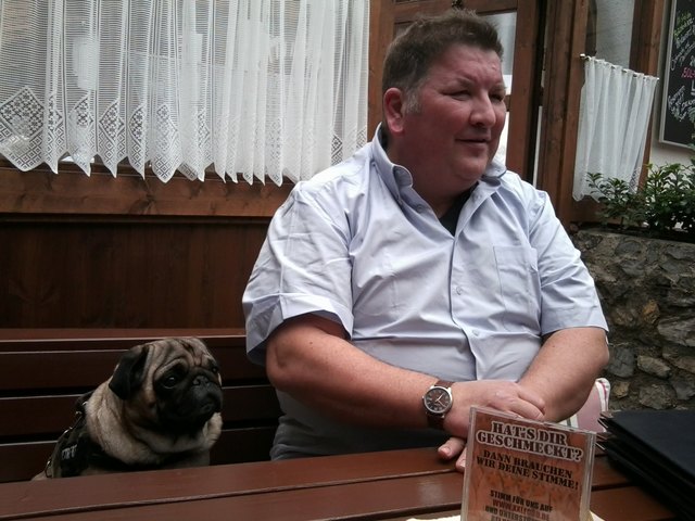 Zorro und Harald, wer wird den Kampf um die Grillplatte gewinnen?
