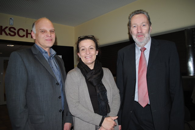 V. l. n. r.: Anton Valenta aus der gleichnamige Favoritener Tischler-Dynastie, Diplompädagogin Karin Schmidt und der stellvertretende Bezirksvorsteher Josef Kaindl.