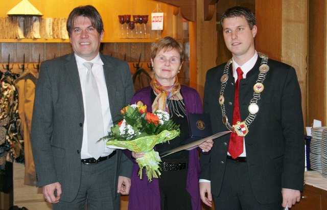SR RegR Sieglinde Kobler hat sich seit Gründung der Pfarre Heilig Geist im Jahr 2000 dort in vielfacher Weise eingebracht. Sie ist Pfarrgemeinderätin und Gründungsmitglied des Kirchenchores „Canto Santo Spirito“. Als dessen Obfrau und Motor hält sie mit viel Herz die 35-köpfigen Sängerschar zusammen.