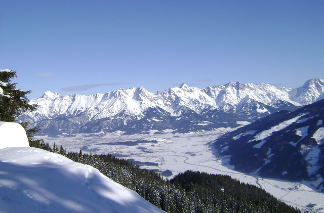 War vergangenen Mittwoch auf der Schmittenhöhe in Zell am See. Ein Bilderbuchtag zum Ski fahren und fotografieren. Pulverschnee, leere Pisten und durch den Föneinfluss eine grandiose Fernsicht.