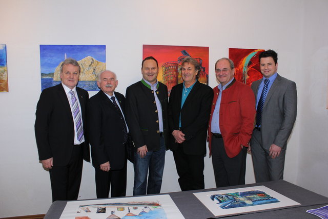 Stadtrat Franz Bayer, Kustos Franz Lorenz, Ortschef Thomas Ram, Wirtschaftskammer -Bezirksstellenleiter Schwechat Michael Szikora und Vize Gerald Baumgartlinger bei der Eröffnung der Ausstellung im Luftfahrtmuseum Fischamend mit Künstler Karl Noe (4. v. l.)