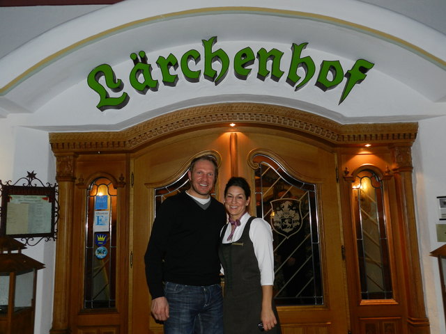 Olympiasieger und Weltmeister Hermann Maier mit Lärchenhof-Direktorin Melissa Grünzinger