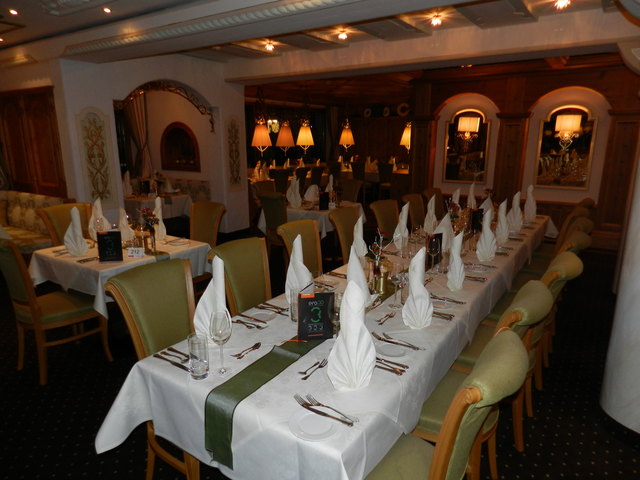 Festlich gedeckt war die Tafel der Ehrengäste beim Abendmenü am Lärchenhof