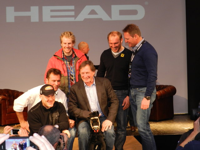 Sichtlich Spaß hatten Didier Cuche, Hannes Trinkl, Ted Ligety, Franz Klammer, Hermann Maier und Patrick Ortlieb bei der Head-Produktpräsentation im Kaisersaal