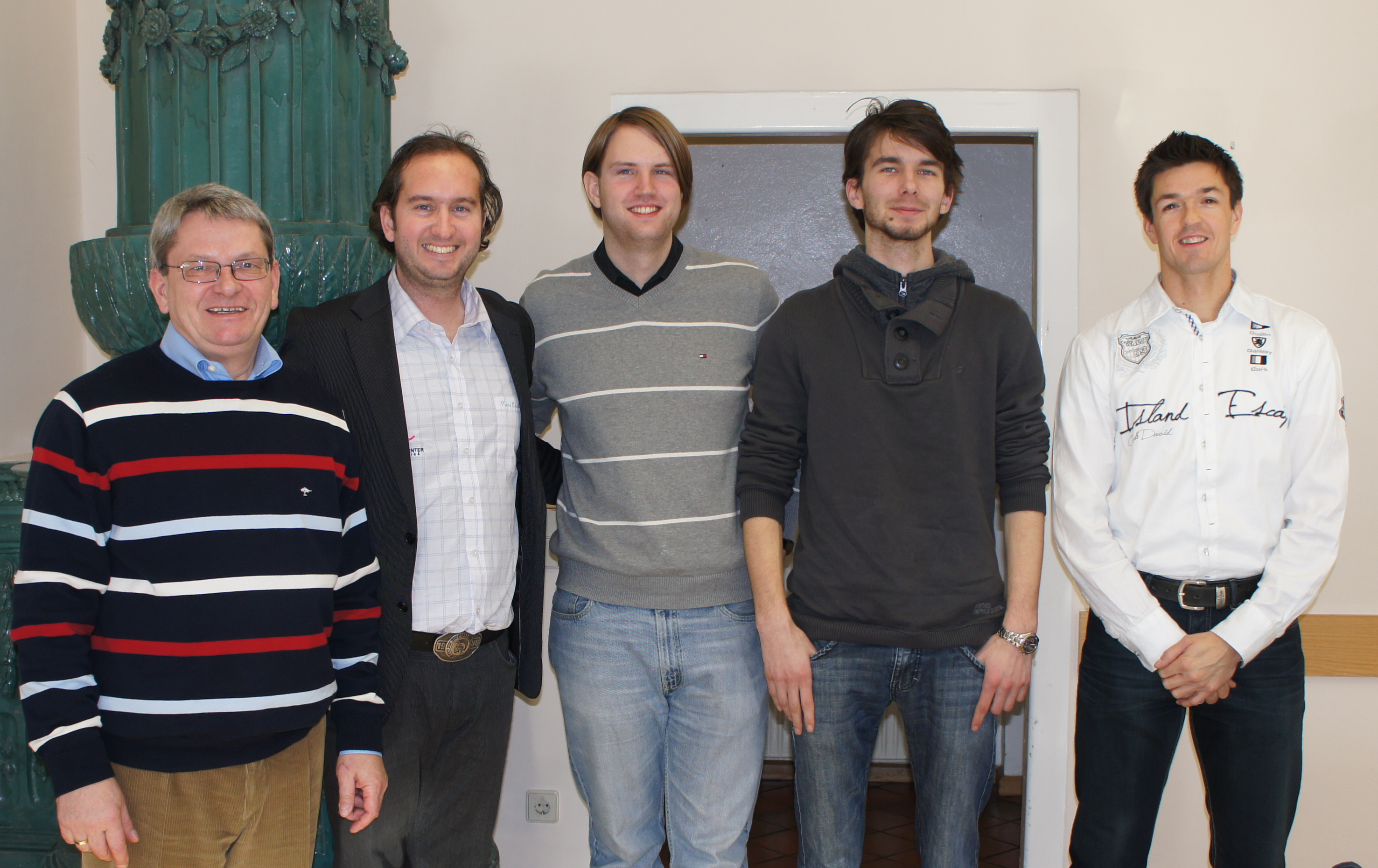 am Foto v.l.n.r.:
Manfred Wallner, GF Europahaus Klagenfurt, Prof. Dejan Vidi
, Direktor Jugendzentrum Nova Gorica, SLO, Marc Germeshausen, Vorsitzender des Jugendvereins GEMMA, Gregory Adami
, Freier Mitarbeiter im Jugendzentrum Nova Gorica, SLO, Dipl.-Päd Franz Pirker, Dienststellenleiter Jugendforum Mozarthof/Klagenfurt am Ws.