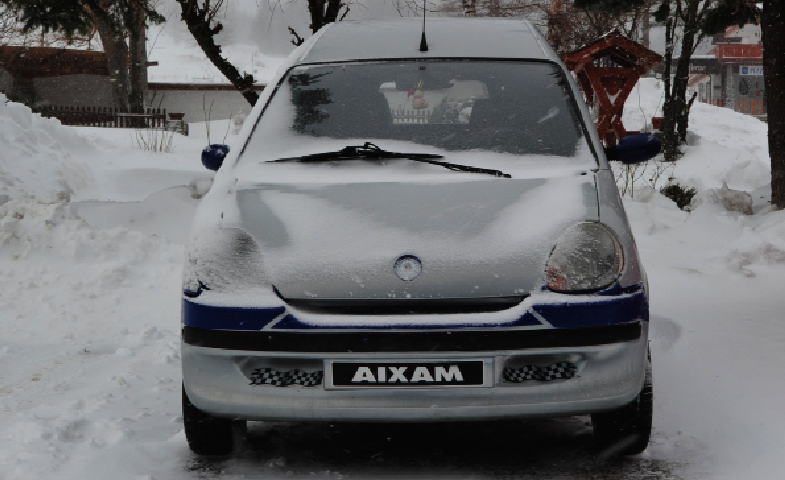 Keine Winterreifenpflicht für Mopedautos: Lenker der Leichtfahrzeuge genießen in Österreich offenbar Narrenfreiheit.
